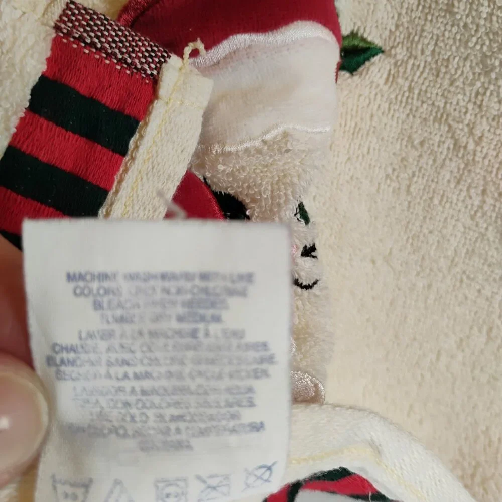 Christmas theme bath towel white w/ cat wearing hat by Santens brand circa 1990s